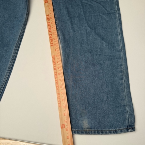 Levi's Men's 505 Regular Fit Straight Leg medium wash Blue Size (42x30) - Picture 3 of 7